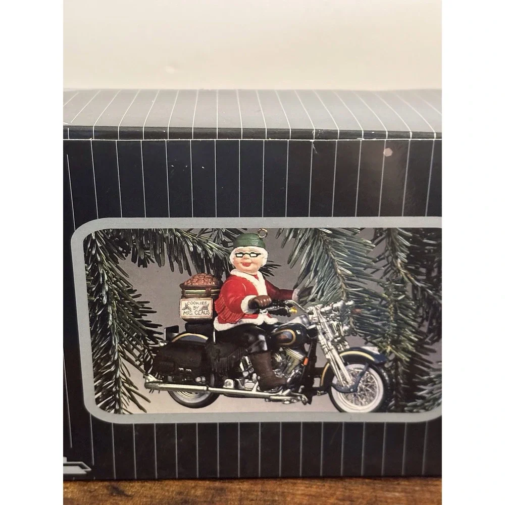 Mr‎ And Mrs Santa Claus Riding Their Harley Davidson Sleigh's